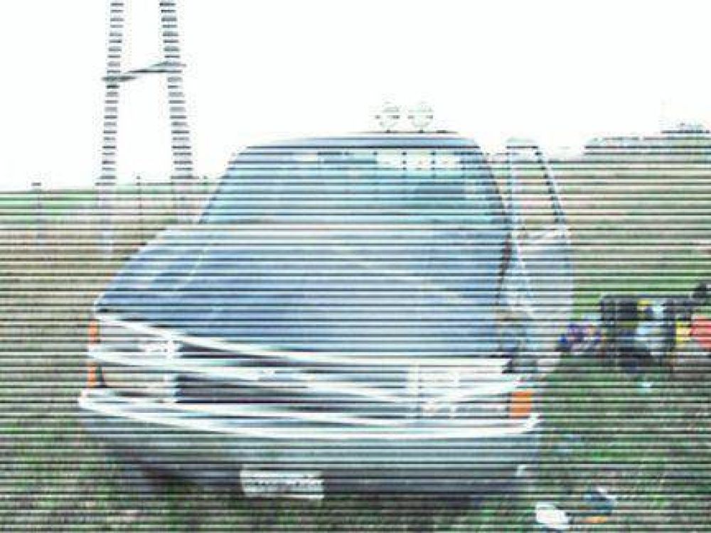 Conductor se habr�a descompuesto al volante, dio varios tumbos y falleci� 