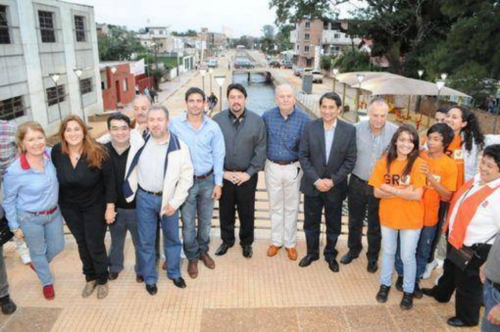 Closs visit� la nueva plaza de Villa Urquiza: �Un ejemplo de esfuerzo compartido�