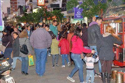 Multitud en el centro por el D�a del Padre