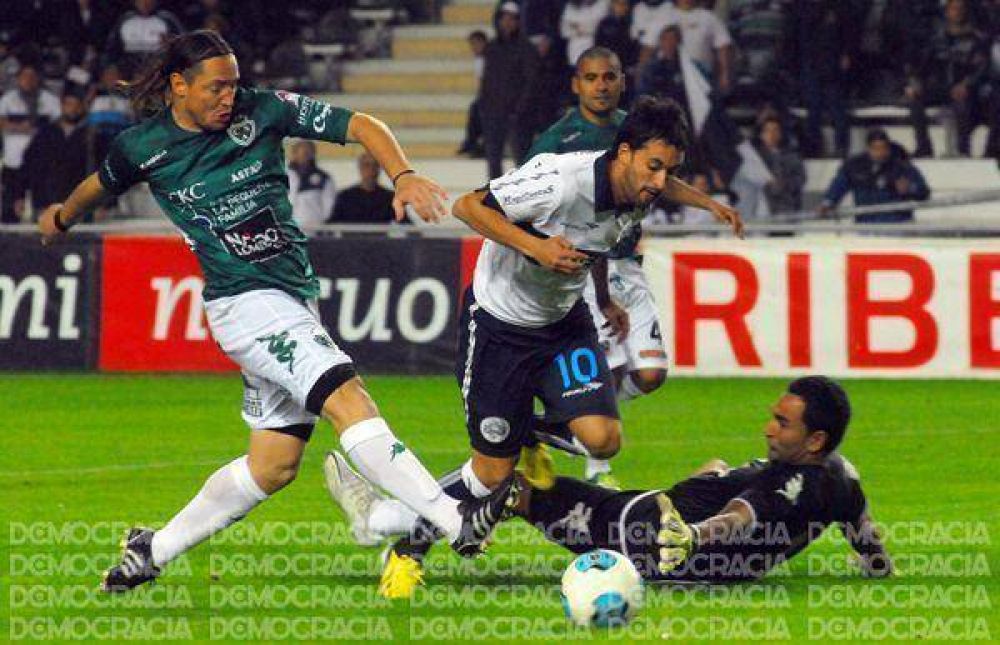 Sarmiento estuvo lejos de aquel equipo que fue en el certamen y Gimnasia (LP) lo gole�