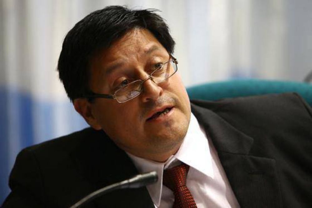 G�anes sobre Ivovich: �De oportunista de la pol�tica a pol�tico oportunista�