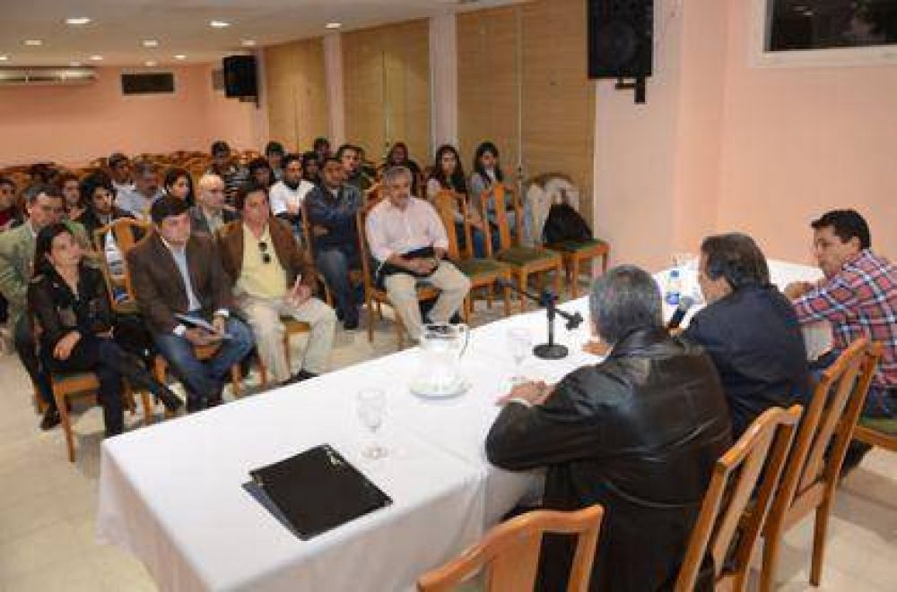 BEDER HERRERA DESGLOS� SU PROYECTO POL�TICO CON J�VENES DE CHAMICAL