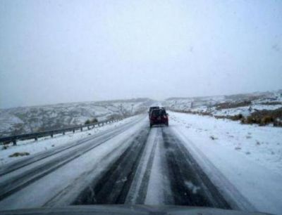 Nev� en localidades de la provincia y sigue la precauci�n en las rutas