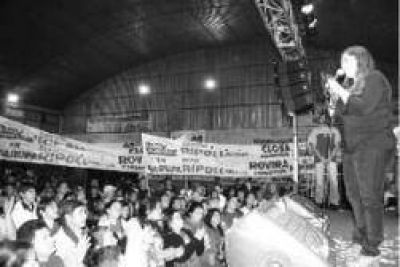 Leyr�a homenaje� a cientos de padres en Garup�