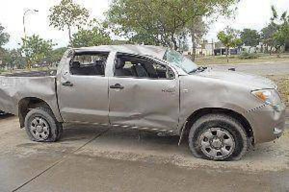 Volc� empleado comunal que viajaba en una 4 x 4 oficial con dos chicas
