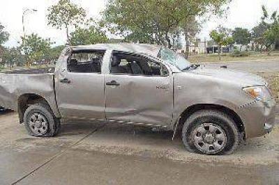Volc� empleado comunal que viajaba en una 4 x 4 oficial con dos chicas