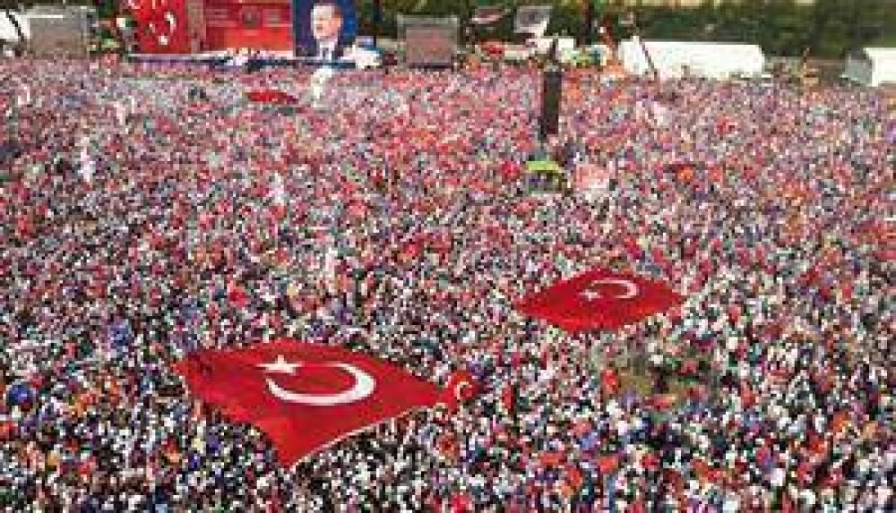 Erdogan demostr� su fuerza con un acto multitudinario