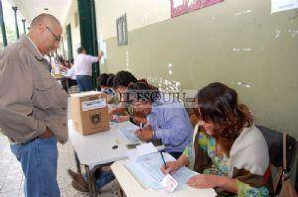 �Las cr�ticas al gobierno alejan al votante medio�
