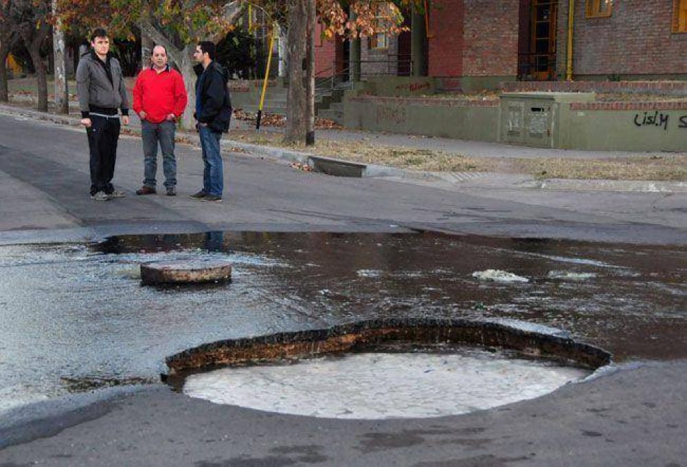 Se abri� otro cr�ter en la calle Chile