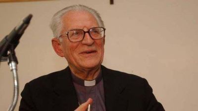 Karlic viaja a la ciudad donde est� viviendo el sacerdote Ilarraz