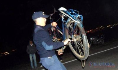 Muri� un ciclista en violento choque con dos motocicletas cerca del acceso a Goya