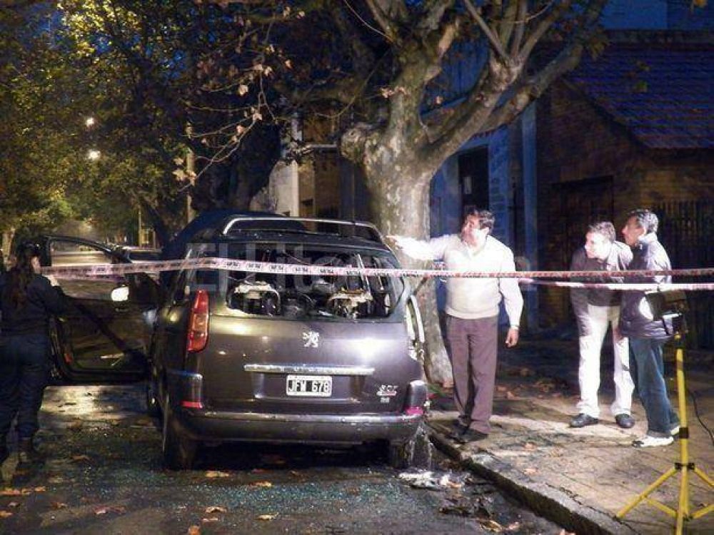 Atentaron contra el auto del intendente