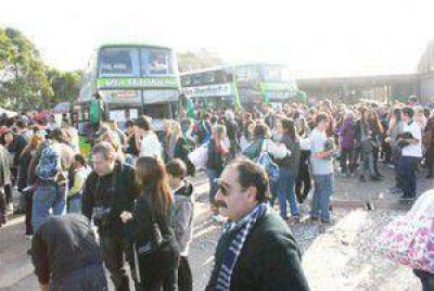 Supervisan la partida de egresados hacia Bariloche
