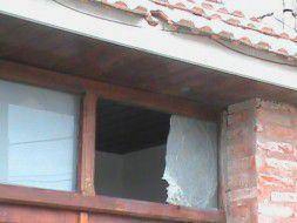 Necochea: Investigan atentado en la casa del suspendido Intendente Tellechea