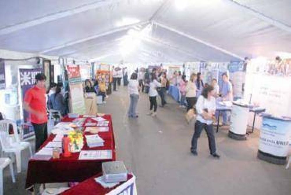 Qued� inaugurada la Feria de las Carreras 2013
