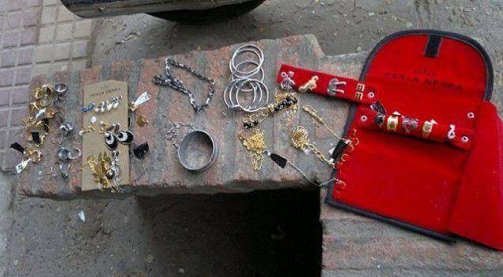 Dos detenidos por el robo a una joyer�a