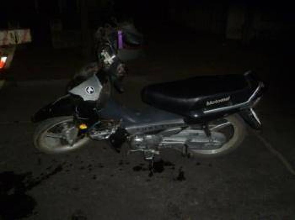Muri� un hombre que choc� su moto contra un contenedor