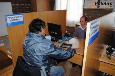 Garc�s inaugur� las nuevas oficinas del Centro de Emisi�n de Licencias de Conducir