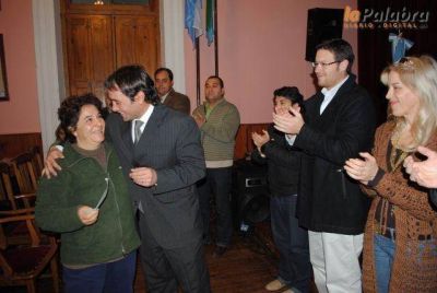 Casi 200 j�venes recibir�n el beneficio de las becas estudiantiles