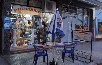 Roban la recaudaci�n del d�a en un polirubro del centro
