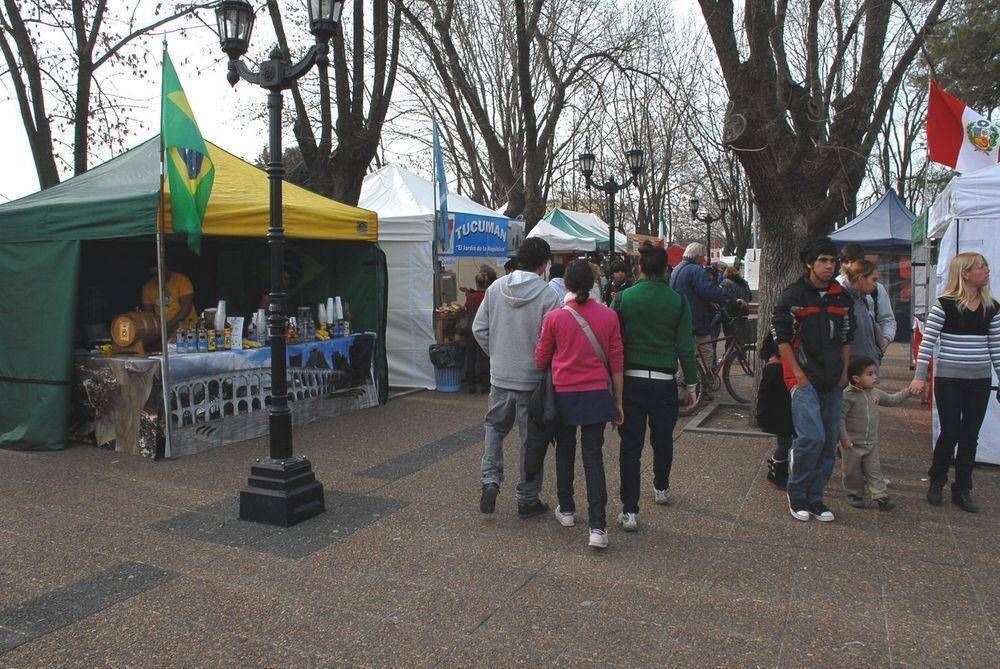 Masiva convocatoria en la Feria de las Expo Colectividades en Presidente Per�n