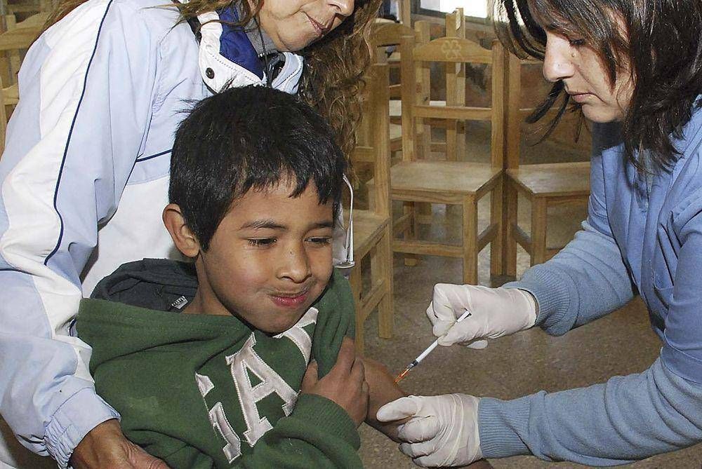 CONTIN�A LA CAMPA�A DE VACUNACI�N ANTIGRIPAL  EN TODO EL DISTRITO 