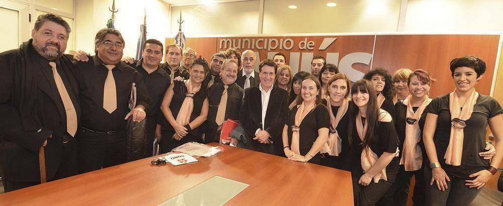 EL INTENDENTE DAR�O D�AZ P�REZ RECIBI� A LOS INTEGRANTES DEL CORO MUNICIPAL QUE PARTIRAN A ENCUENTRO INTERNACIONAL 