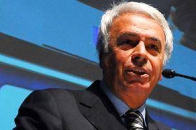 Jos� Manuel De la Sota se lesion� un pie y se estima que faltar� a un acto con Cristina Kirchner