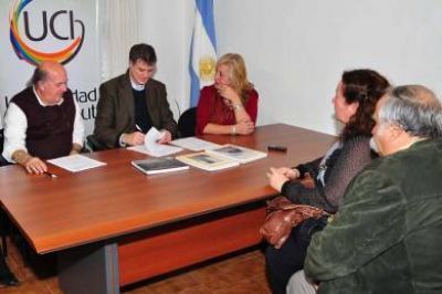 La Universidad del Chubut firm� convenios con la Universidad Nacional de Mar del Plata
