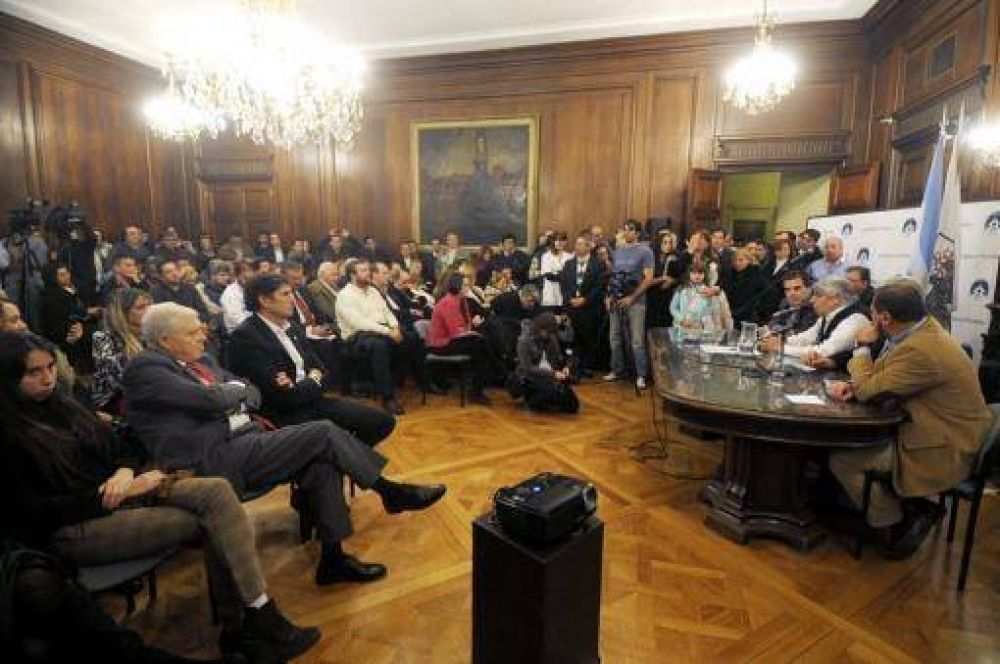 Moyano se mostr� con dirigentes del PRO y no descarta un acuerdo