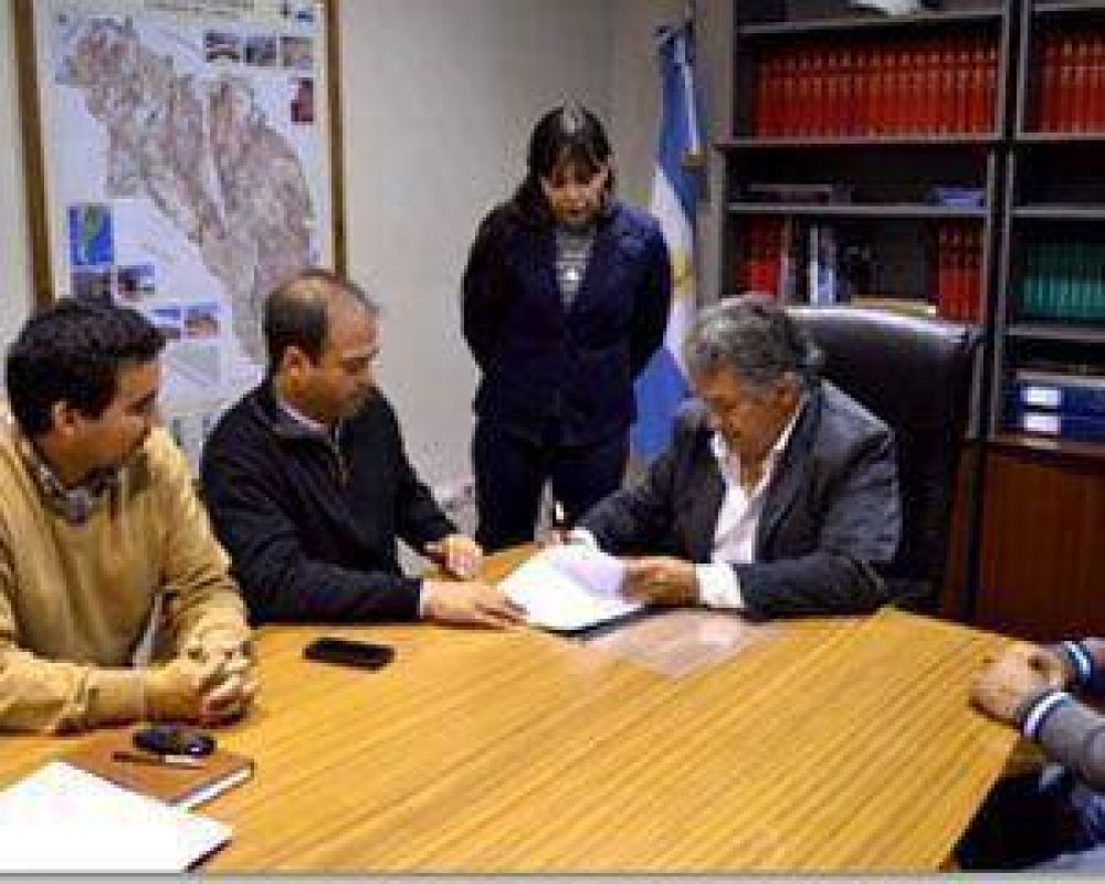Infraestructura cedi� a Turismo el complejo de caba�as en El Chifl�n