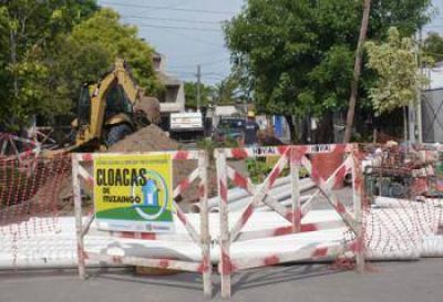 Ituzaingo: Avanza la obras de cloacas que permitir� m�s de 400 conexiones domiciliarias