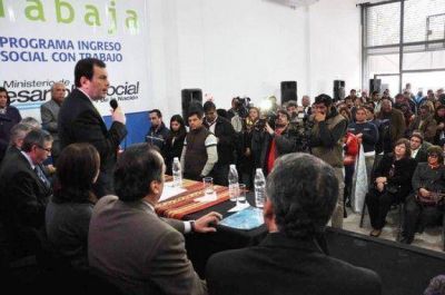 Zamora inaugur� las nuevas oficinas del Programa "Argentina Trabaja"