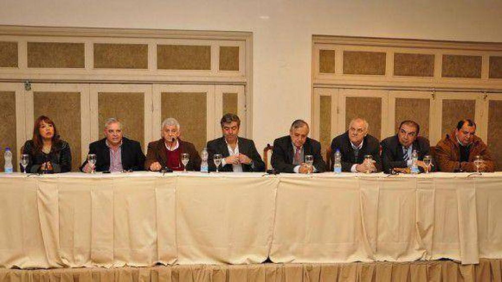 Con cr�ticas al Gobierno, presentaron el opositor Acuerdo C�vico y Social
