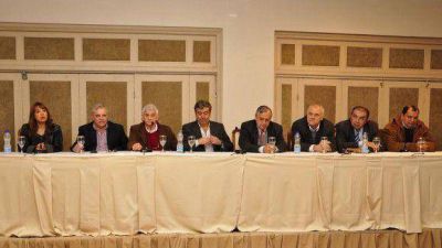 Con cr�ticas al Gobierno, presentaron el opositor Acuerdo C�vico y Social
