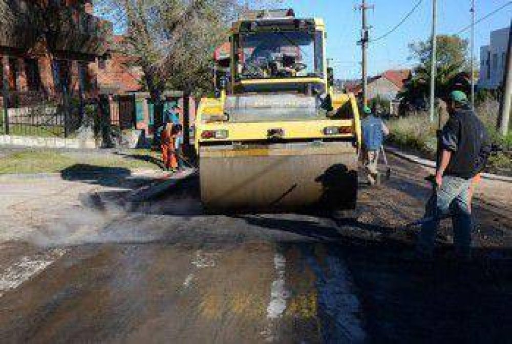 Vialidad municipal avanza con nuevas obras de asfalto en el Barrio San Carlos