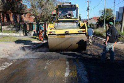 Vialidad municipal avanza con nuevas obras de asfalto en el Barrio San Carlos