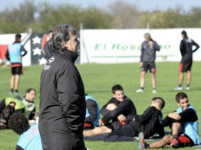 Con la ilusi�n de festejar el mi�rcoles, Martino lleva el plantel completo a Chaco