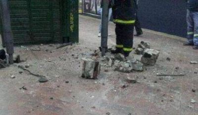 Cay� mamposter�a en una estaci�n de subte y culpan al Metrob�s