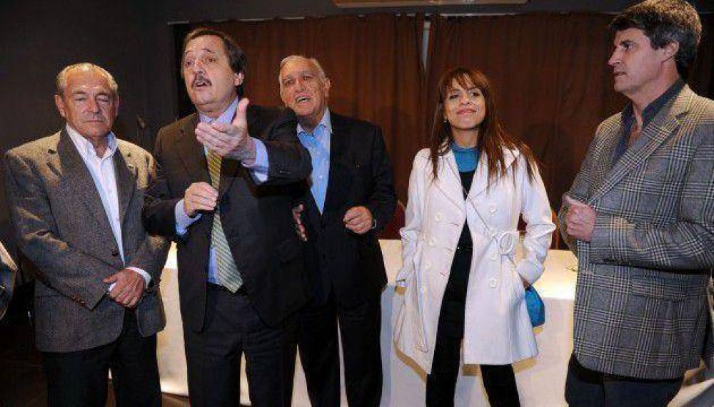 Prat Gay, Gil Lavedra y Donda lanzaron sus precandidaturas