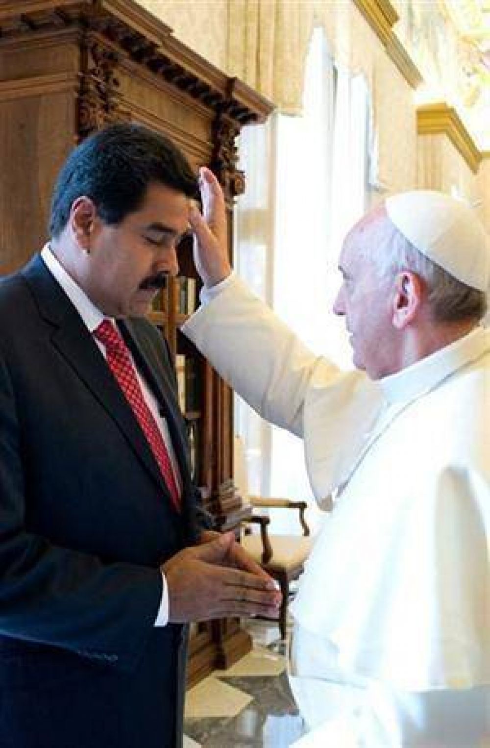"Cordial" encuentro de Maduro con el Papa, centrado en la crisis pol�tica