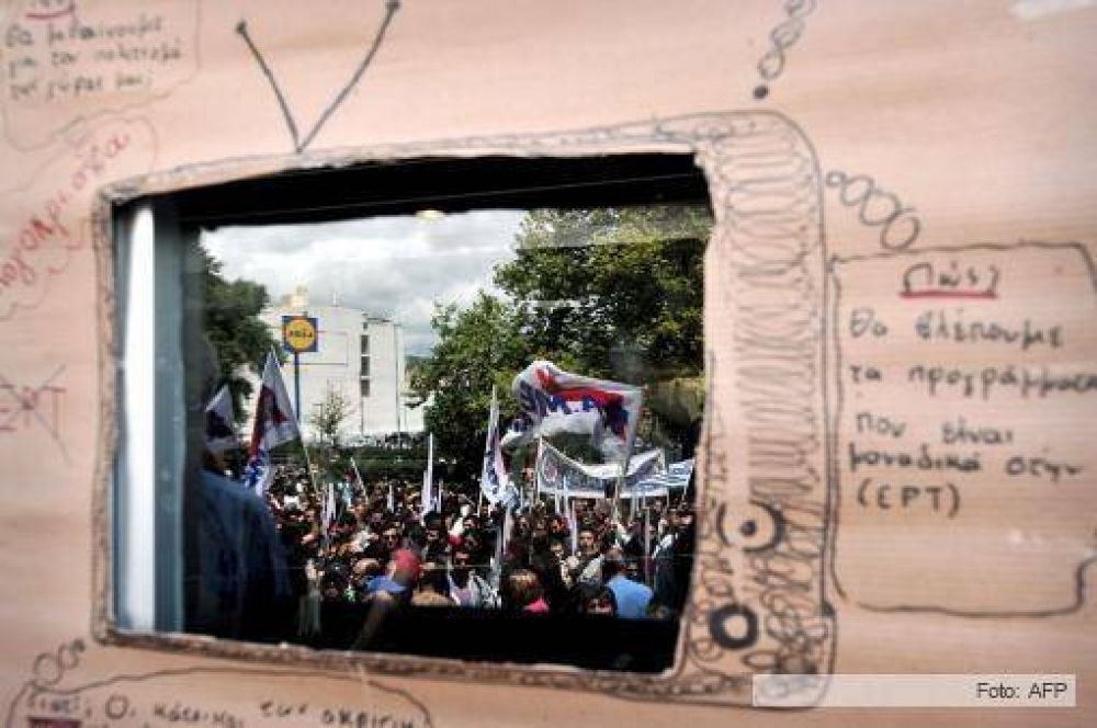 La Justicia griega orden� reabrir de inmediato los medios p�blicos
