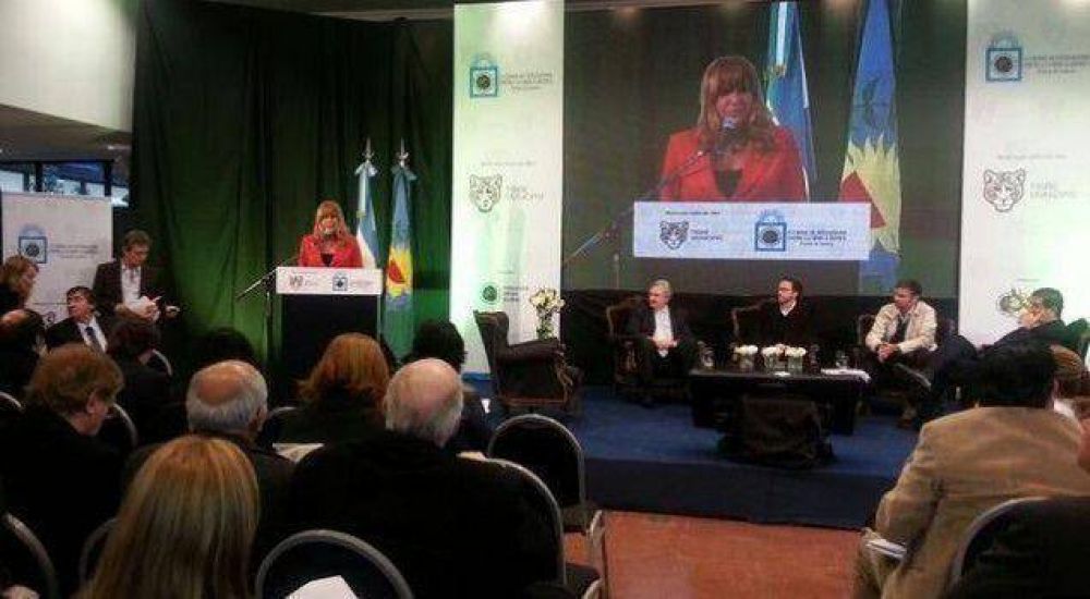 A�da Ayala disert� en cumbre sobre crisis clim�tica