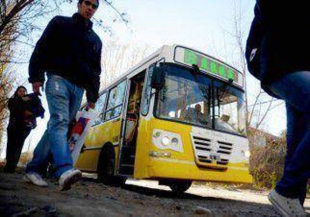 Tras 6 d�as, vecinos de Confluencia recuperar�n el transporte p�blico 