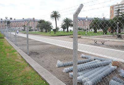 Inician la remodelaci�n de plazas frente al Casino y el Provincial