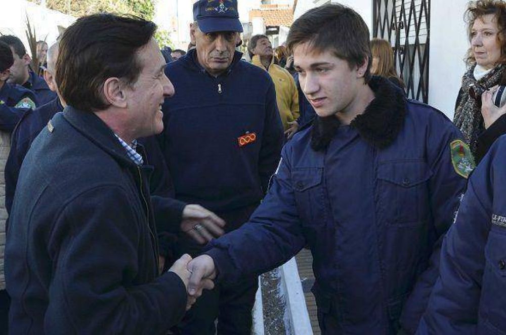 Lans: pasaje del bombero voluntario "Hctor Meza" en el Oeste