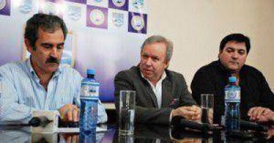 Peralta comparti� palco con un Intendente del FPV y le pas� un aviso a La C�mpora