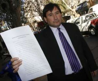 En un mes, Albarrac�n ya tiene 2 denuncias penales