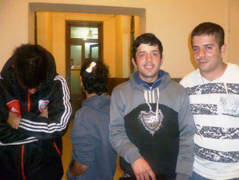 Denuncian que un polic�a y otras personas golpearon brutalmente a cuatro j�venes 