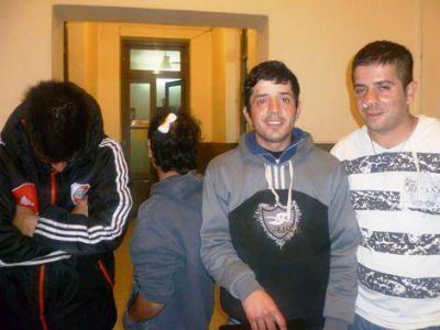 Denuncian que un polic�a y otras personas golpearon brutalmente a cuatro j�venes 